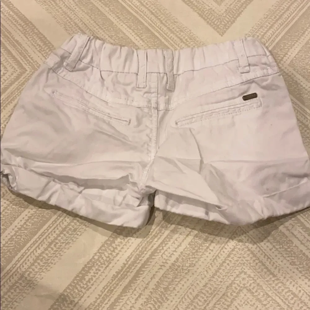 Ruum Little Girls White Adjustable Waist Shorts